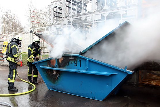 Containerbrand (Foto: Feuerwehr Heiligenstadt) Containerbrand (Foto: Feuerwehr Heiligenstadt)