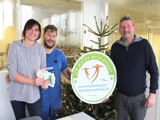 Spenden&uuml;bergabe (Foto: Stephan Masch)