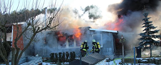 Brand in Gartenlaube (Foto: Feuerwehr)