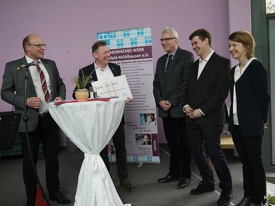 Scheckübergabe (Foto: Ilka Kühn) Scheckübergabe (Foto: Ilka Kühn)