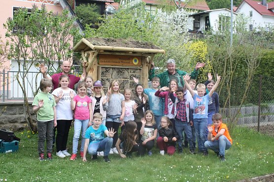 Insektenhotel aufgebaut (Foto: Uwe M&uuml;ller)