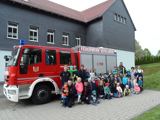 Feuerwehr im Kindergarten (Foto: Feuerwehr Geisleden)
