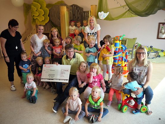 Freude im Kindergarten &uuml;ber Spende (Foto: Ilka K&uuml;hn)