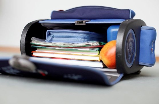 Schulranzen mit Pausenbrot (Foto: DAK)