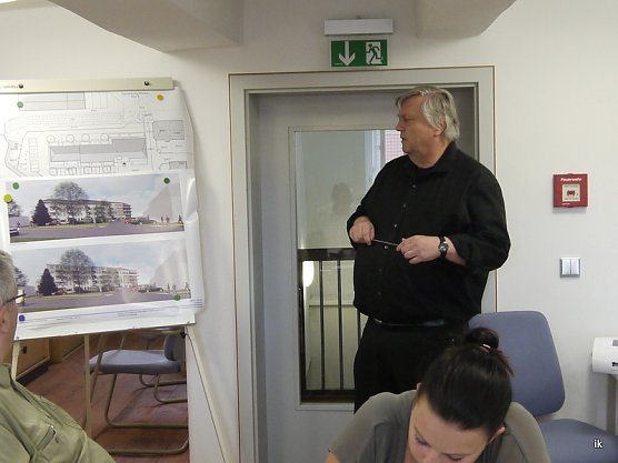 Othmar Stadermann informiert (Foto: Ilka K&uuml;hn)