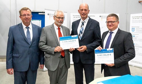 Übergabe Fördermittelbescheide (Foto: Stadtverwaltung) Übergabe Fördermittelbescheide (Foto: Stadtverwaltung)