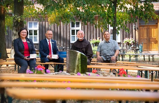 Neue B&auml;nke f&uuml;r den H&uuml;lfensberg (Foto: fotografie-grimm-leinefelde)