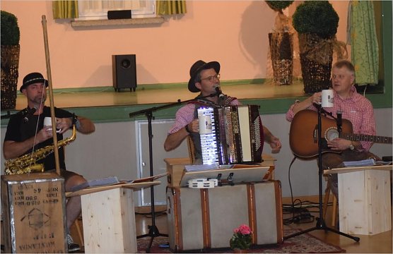 Kinkerlitzchen Niels Th&uuml;ne, Heiko Lendeckel mit B&uuml;rgermeister Uwe Wagner (Foto: Erwin H&ouml;ller)