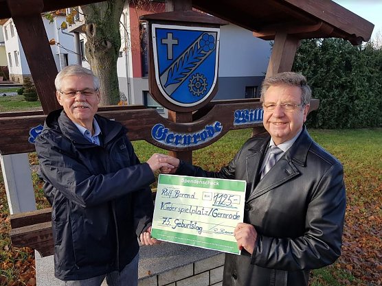 Spenden&uuml;bergabe (Foto: Privat)