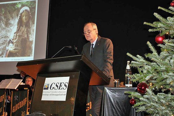 Tradition trifft Zukunft (Foto: Karl-Heinz Herrmann) Tradition trifft Zukunft (Foto: Karl-Heinz Herrmann)