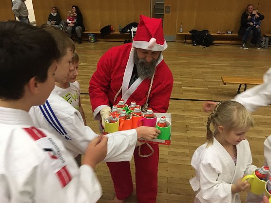 Geschenke vom Nikolaus (Foto: Kampfsportverein)