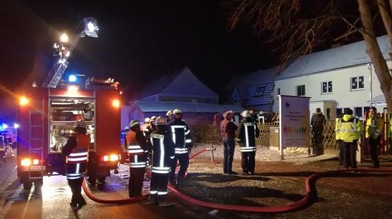 Feuerwehreinsatz in Beuren (Foto: Martin Sch&ouml;nek&auml;s)