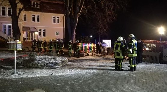 Feuerwehreinsatz in Beuren (Foto: Martin Sch&ouml;nek&auml;s)