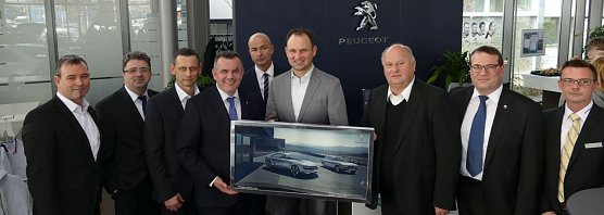 Autohaus er&ouml;ffnet (Foto: Heidrun Fischer)