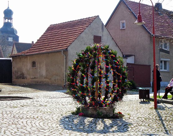 Gr&ouml;&szlig;tes Osterei Th&uuml;ringens steht wieder in Etzleben (Foto: Peter Ke&szlig;ler)