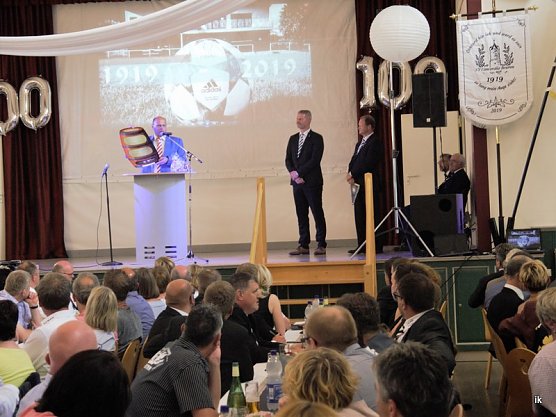 Bgm Grosa gratuliert (Foto: Ilka K&uuml;hn)