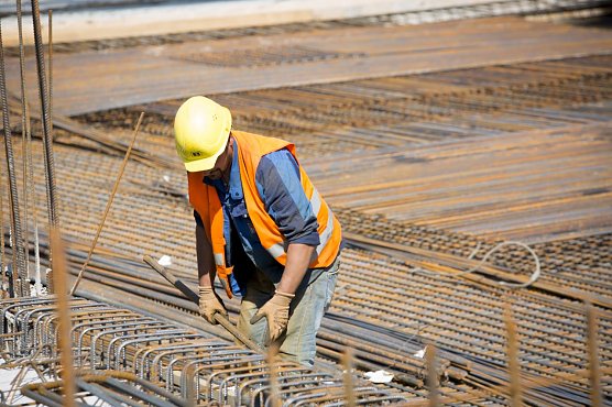 Viel zu tun f&uuml;r Bauarbeiter: Die hohe Wohnungsnachfrage hat in den vergangenen Jahren zu einem Boom der Baubranche gef&uuml;hrt. Doch im sozialen und bezahlbaren Segment passiert weiterhin zu wenig, kritisiert die IG BAU (Foto: IG Bauen-Agrar-Umwelt, Bezirksverband Nordth&uuml;ringen)