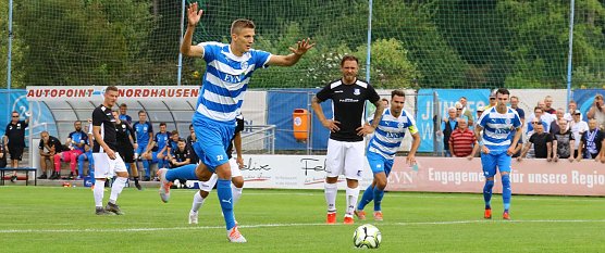 Zweimal vom Punkt erfolgreich: Felix M&uuml;ller (Foto: Bernd Peter)