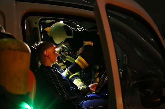 Erst erkunden, dann l&ouml;schen, suchen und retten (Foto: Angelo Glashagel)