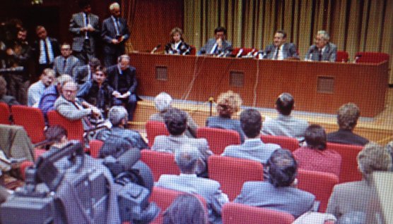 Pressekonferenz mit Schabowski (Foto: DDR-Fernsehen)