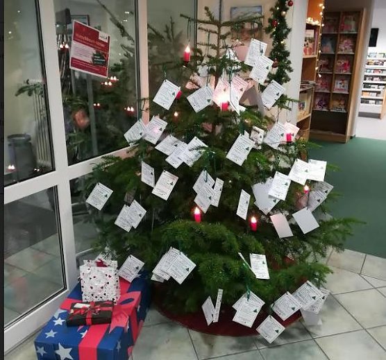 Wunschzettelbaum (Foto: Stadtbibliothek)