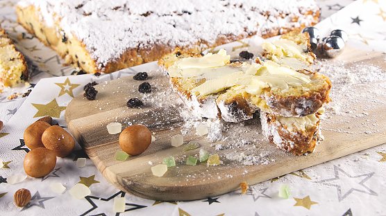 Weihnachtlicher Kartoffelstollen mit Marzipan_ (Foto: Kartoffel-Marketing GmbH.)