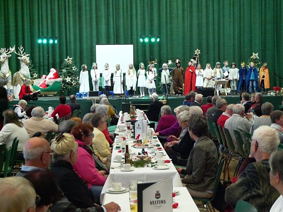 Seniorenweihnacht in der Obereichsfeldhalle (Foto: Ilka Kühn) Seniorenweihnacht in der Obereichsfeldhalle (Foto: Ilka Kühn)