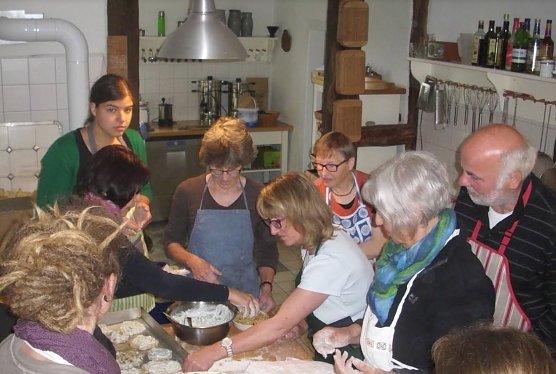 Backen auf Hof Sickenberg (Foto: Privat)