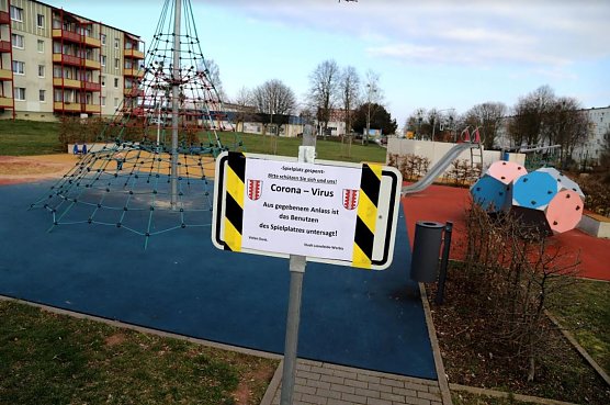 Verbotsschild Spielplatz (Foto: René Weißbach) Verbotsschild Spielplatz (Foto: René Weißbach)