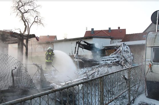 Mit L&ouml;schschaum abgedeckt (Foto: Feuerwehr Heiligenstadt)