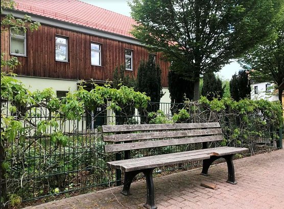 Bank zerst&ouml;rt (Foto: Ren&eacute; Wei&szlig;bach)