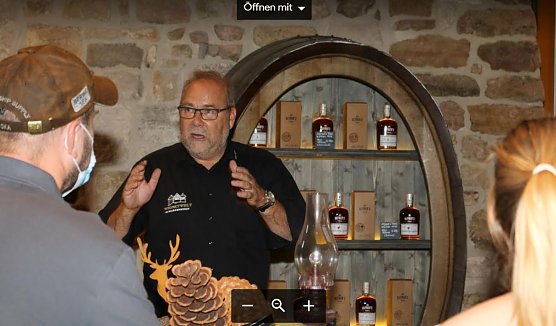 Bernd Ehbrecht konnte viele G&auml;ste informieren (Foto: Whiskywelt Burg Scharfenstein)
