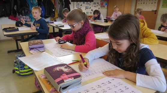 S&uuml;tterlin in der Schule (Foto: Wigbert Iseke)