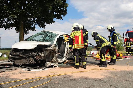 Unfall bei Bischhagen (Foto: Polizei ) Unfall bei Bischhagen (Foto: Polizei )