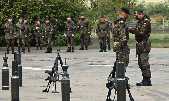Kommandeurswechsel beim Panzerbataillon 393 "Th&uuml;ringer L&ouml;we" in der Kyffh&auml;user Kaserne Bad Frankenhausen statt.... (Foto: Karl-Heinz Herrmann)