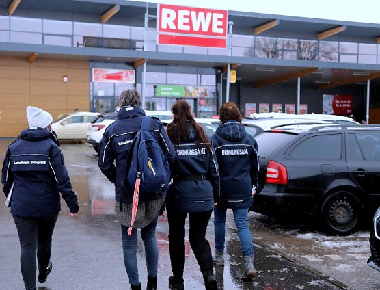 Mitarbeiter auf Kontrollgang  (Foto: Ren&eacute; Wei&szlig;bach)