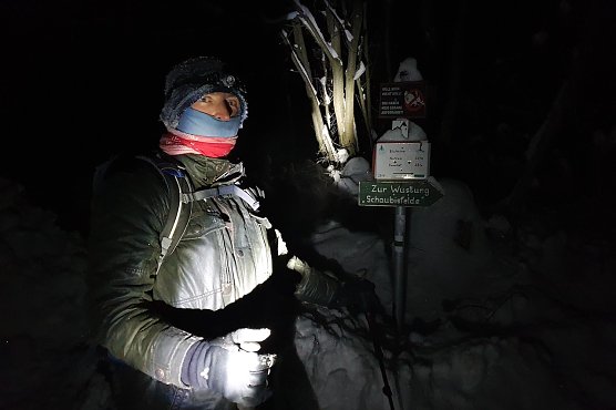 Lutz Hollerbuhl nach rund 60 Kilometern und eisigen Temperaturen im Wald vor Hergisdorf (Foto: B.Schwarzberg)
