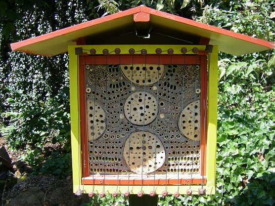 Das perfekte Bienenhotel (Foto: W. Roth)