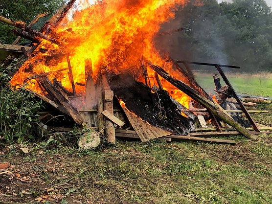Wellblechpappe und lackiertes Holz abgebrannt (Foto: Landespolizeiinspektion Nordhausen)
