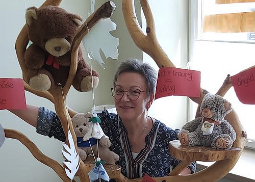 Angela und ihr Traumzauberbaum (Foto: Eichsfeld-Klinikum)