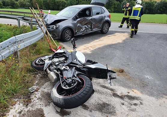 An der Unfallstelle (Foto: Feuerwehr Arenshausen/SD)