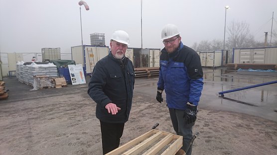 Gerhard Jüttemann (links) freut sich, wenn der Kali-Bergbau in den Südharz zurückkehrt (Foto: agl) Gerhard Jüttemann (links) freut sich, wenn der Kali-Bergbau in den Südharz zurückkehrt (Foto: agl)