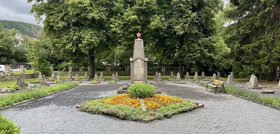 Sowjetischer Friedhof in Heiligenstadt (Foto: Volksbund Deutsche Kriegsgräberfürsorge ) Sowjetischer Friedhof in Heiligenstadt (Foto: Volksbund Deutsche Kriegsgräberfürsorge )