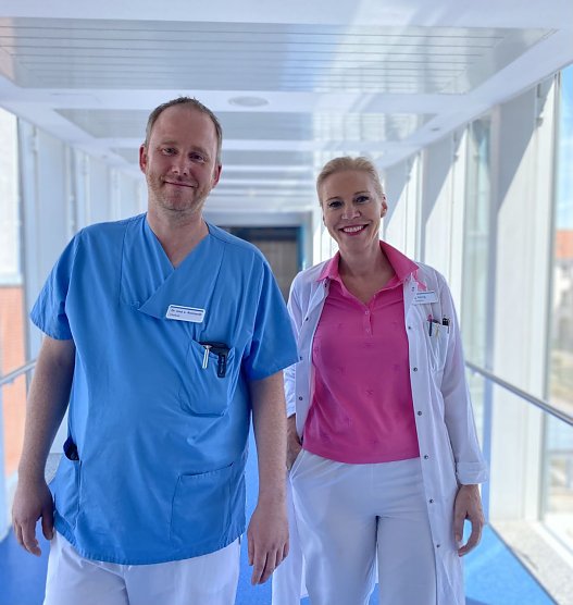 links: Dr. Lars Reinhardt, rechts: Frau Gudrun K&ouml;nig  (Foto: G&uuml;mpel/Eichsfeld Klinikum)