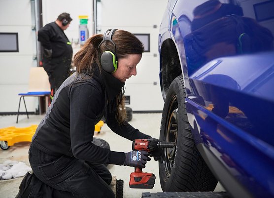 Reifenwechsel (Foto: ADAC/Marc Wittkowsk)