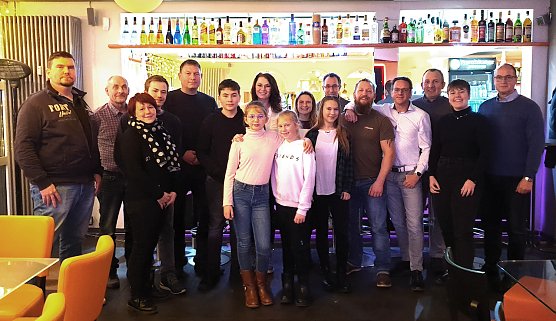 Kampfkünstler auf der Weihnachtsfeier (Foto: J.Retzek) Kampfkünstler auf der Weihnachtsfeier (Foto: J.Retzek)