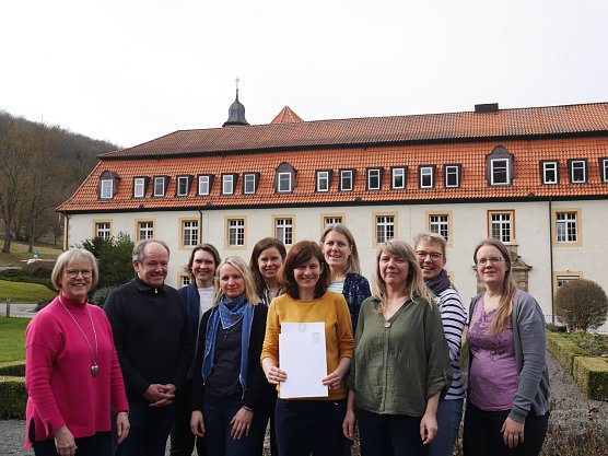 Acht mal Glückwünsche zur abgeschlossenen Ausbildung gab es am Klinikum (Foto: Eichsfeld Klinikum) Acht mal Glückwünsche zur abgeschlossenen Ausbildung gab es am Klinikum (Foto: Eichsfeld Klinikum)