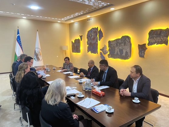 Gespr&auml;che in Taschkent (Foto: Privat)