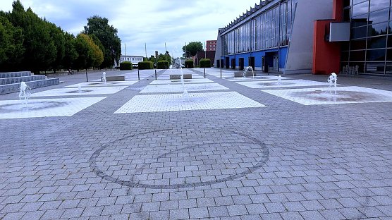 Leinefelder Springbrunnen sprudelt wieder (Foto: Ulrich Rompe/Bauamt Stadt Leinefelde-Worbis) Leinefelder Springbrunnen sprudelt wieder (Foto: Ulrich Rompe/Bauamt Stadt Leinefelde-Worbis)