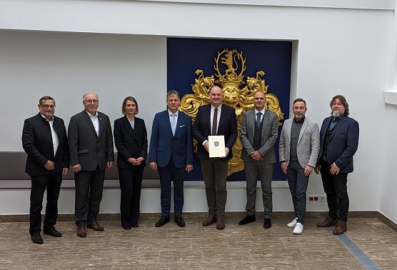 Unterzeichner der Absichtserklärung in Sondershausen (Foto: Stadt Sondershausen) Unterzeichner der Absichtserklärung in Sondershausen (Foto: Stadt Sondershausen)